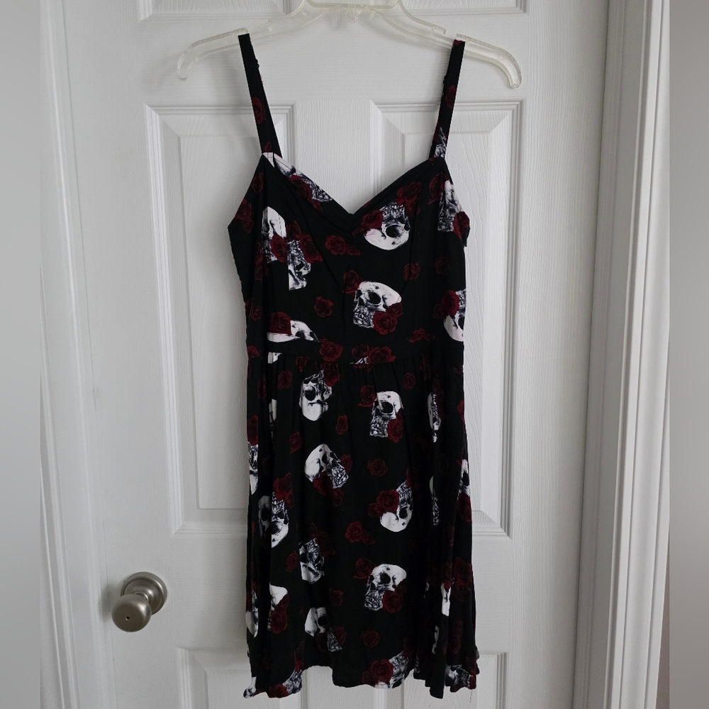 Hot Topic Skulls And Roses Dress Size M